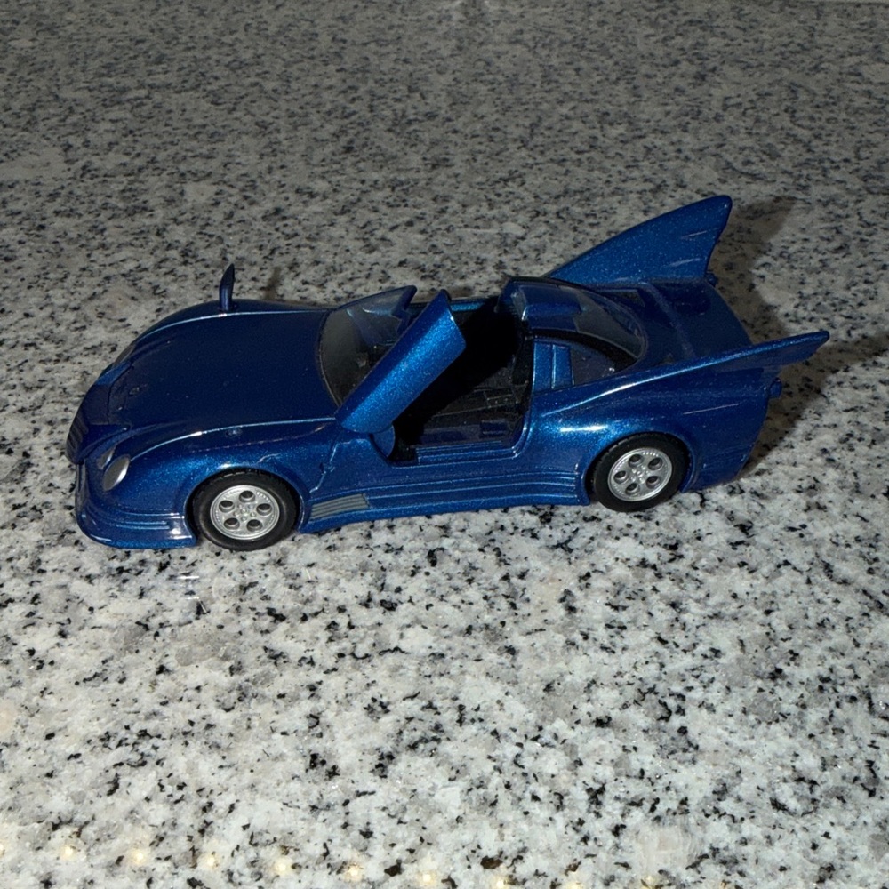 CORGI BATMOBILE 2000 TEEN TITAN # BMBV3 CAR 1:43 DC COMICS 77348